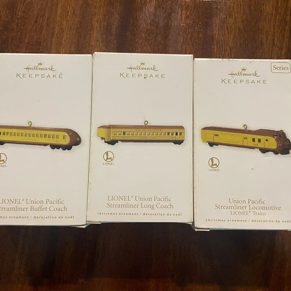 2010 Hallmark Lionel Union Pacific Streamliner Locomotive Buffet & Long Coach!